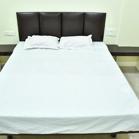 Hotel Kalika Residency Akalkot ภายนอก รูปภาพ