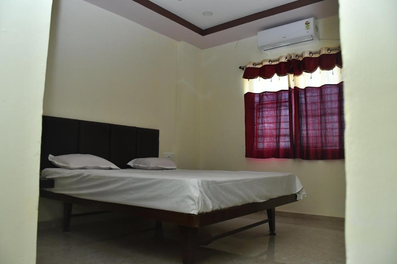 Hotel Kalika Residency Akalkot ภายนอก รูปภาพ