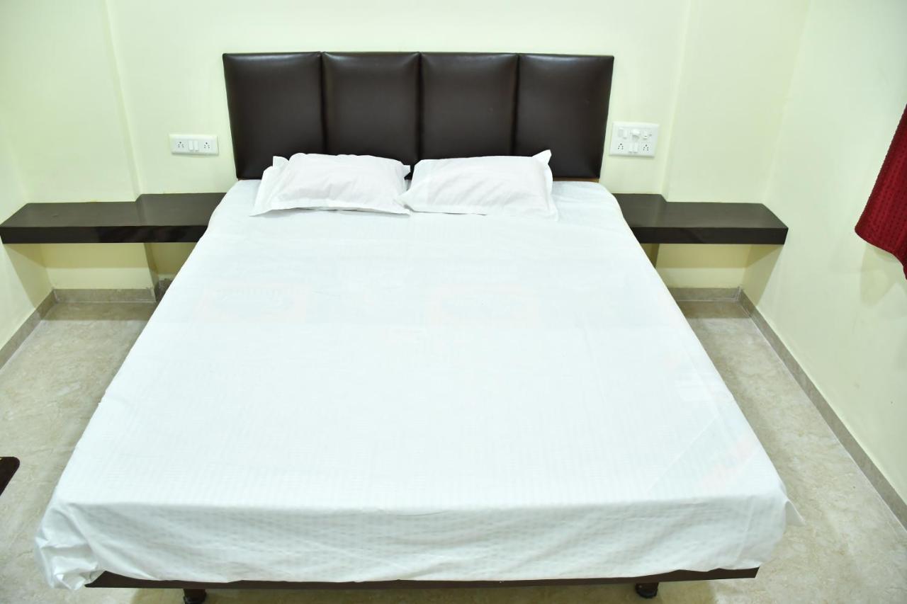 Hotel Kalika Residency Akalkot ภายนอก รูปภาพ