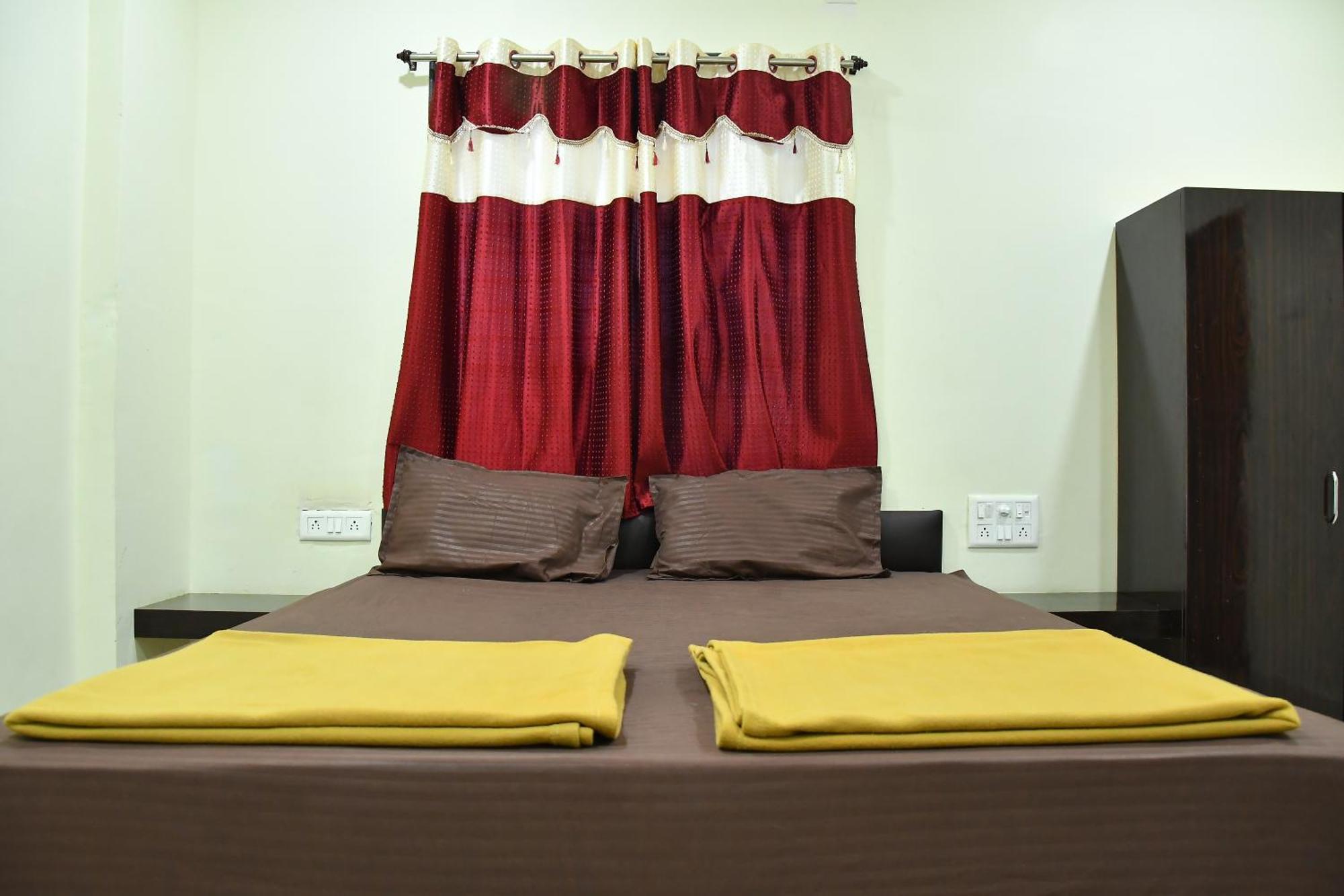 Hotel Kalika Residency Akalkot ภายนอก รูปภาพ